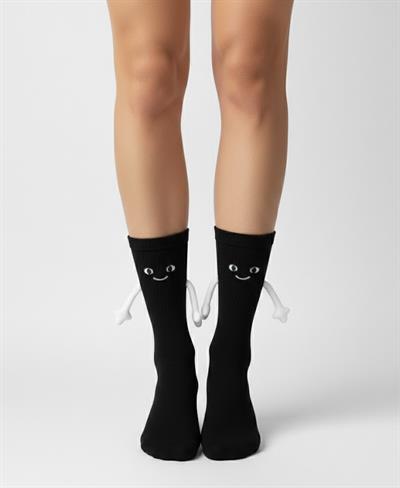 El Ele Tutuşan Siyah Atletik Çorap