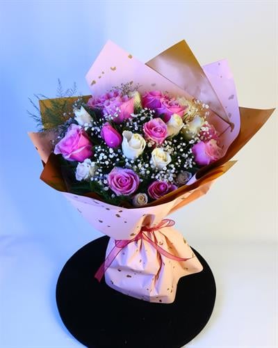 Pembe ve Beyaz Gül Buketi