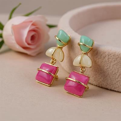 Gold Pembe Yeşil Taş Sallantılı Küpe