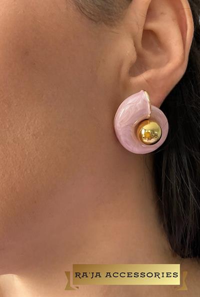 Salyangoz Kabuğu Gold Top Detaylı Açık Pembe Tasarım Küpe