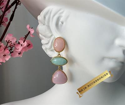 Gold Çerçeveli Pembe Mint Sallantılı Tasarım Küpe