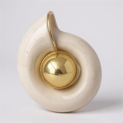 Salyangoz Kabuğu Gold Top Detaylı İnci Beyaz Tasarım Küpe