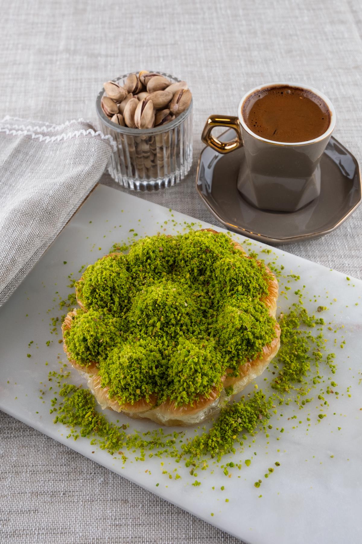 Antep Fıstıklı Bülbül Yuvası Baklava Özel Hediye Kutulu 600 Gr