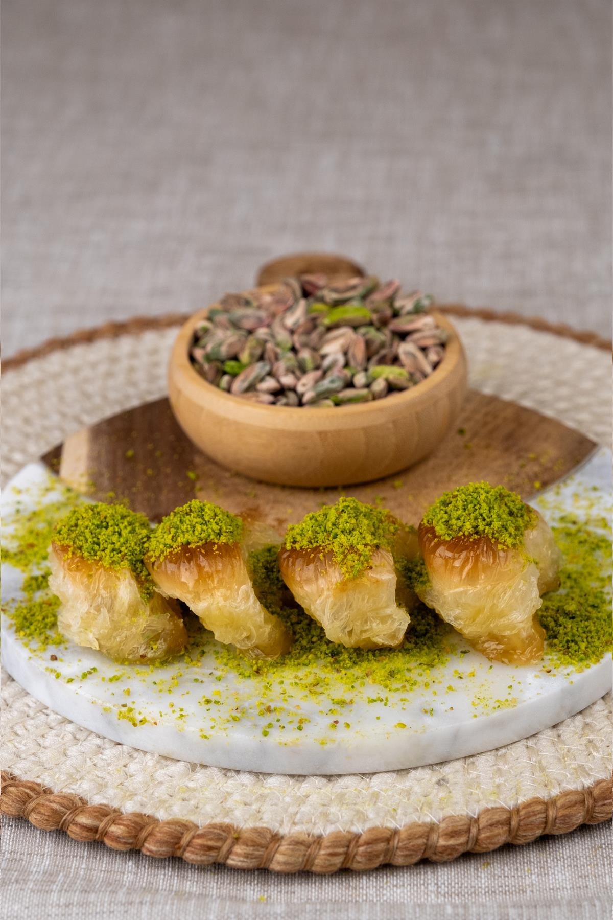 Antep Fıstıklı Bülbül Yuvası Baklava Özel Hediye Kutulu 600 Gr