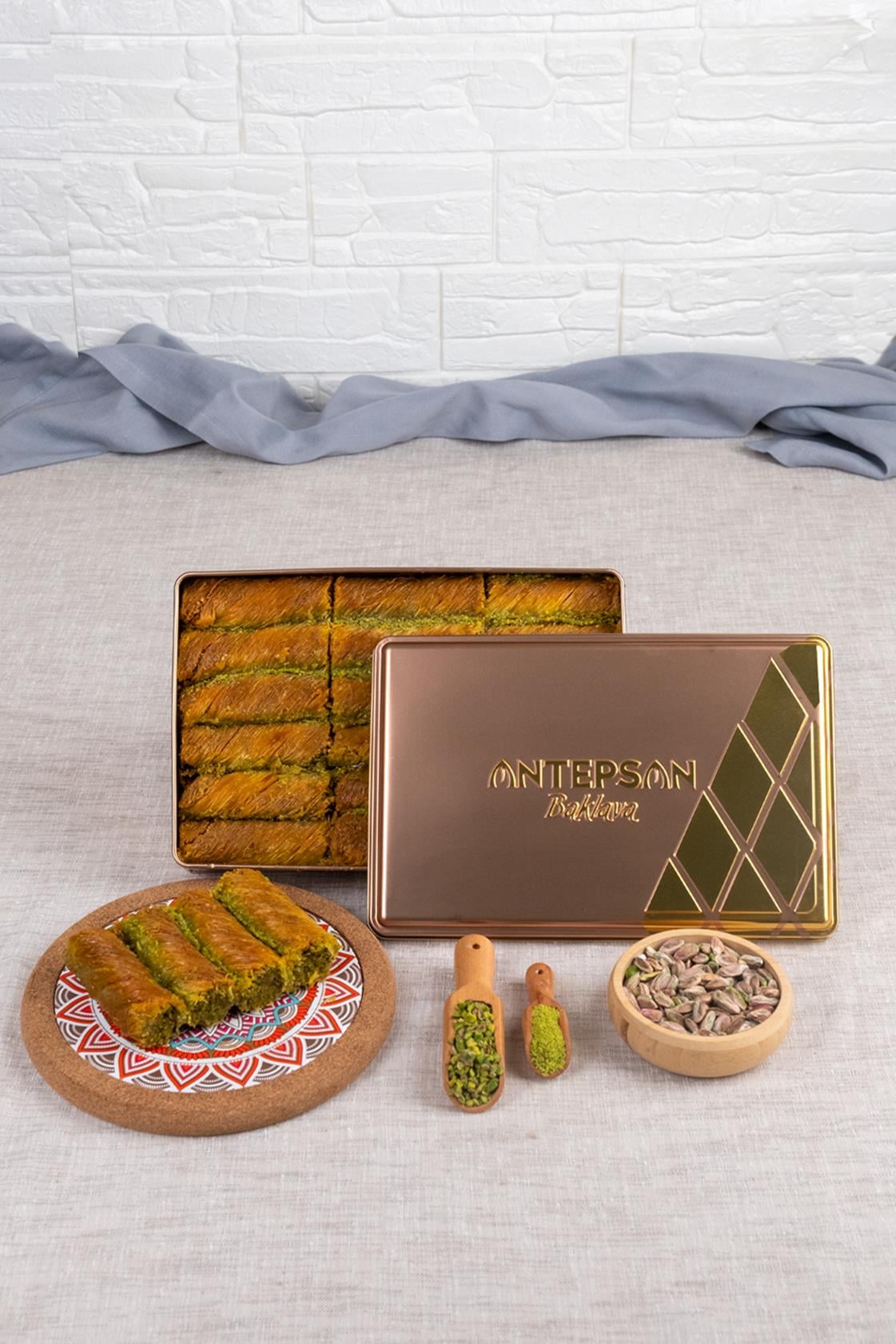 Antep Fıstıklı Burmalı Kadayıf Baklava Özel Hediye Kutulu 1050 G