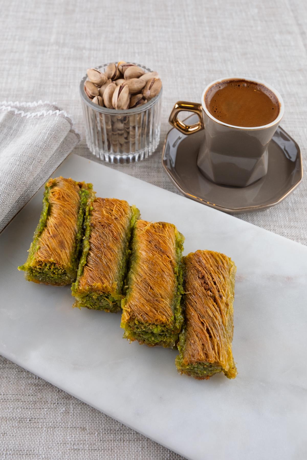 Antep Fıstıklı Burmalı Kadayıf Baklava Özel Hediye Kutulu 1050 G