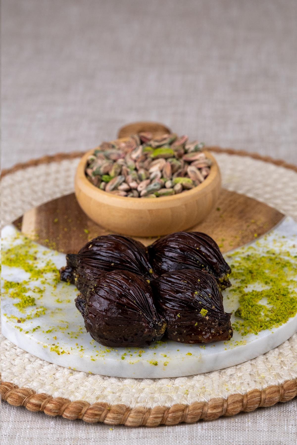 Antep Fıstıklı Çikolatalı Midye Baklava Özel Hediye Kutulu 800 G