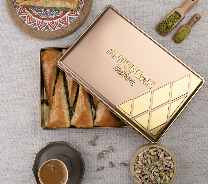 Antep Fıstıklı Havuç Dilimi Baklava Özel Hediye Kutulu 750 G