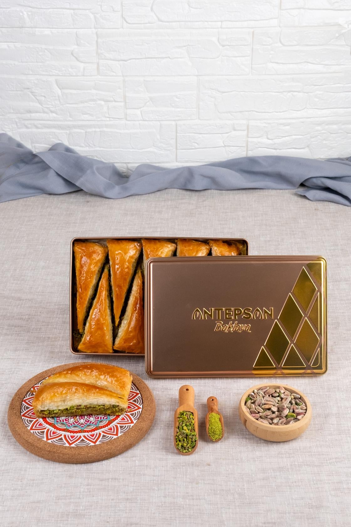 Antep Fıstıklı Havuç Dilimi Baklava Özel Hediye Kutulu 750 G