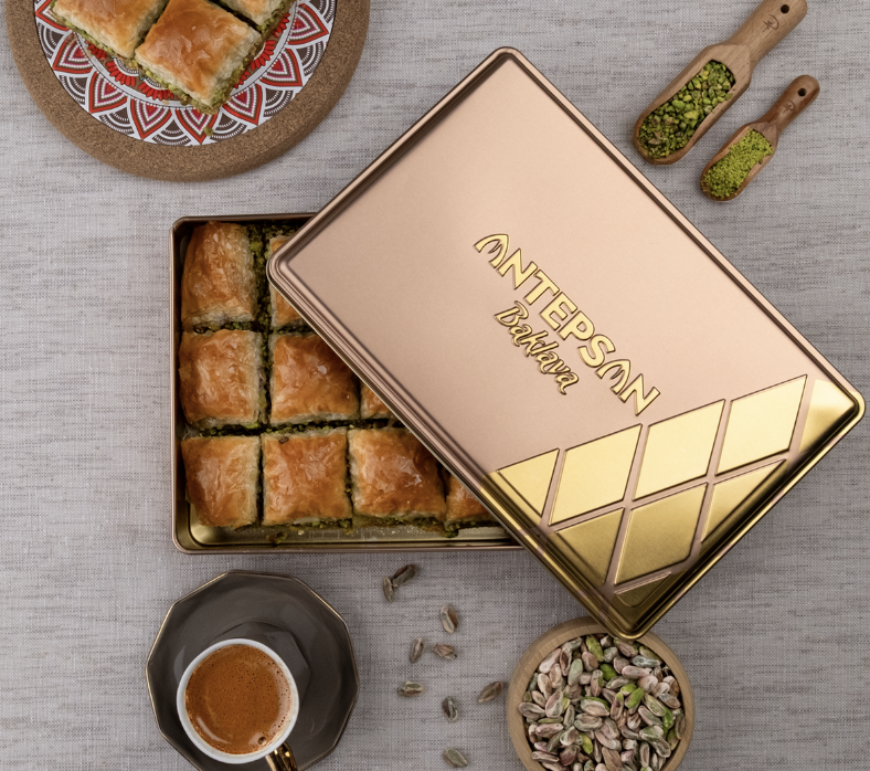 Antep Fıstıklı Kare Baklava Özel Hediye Kutulu 800 G