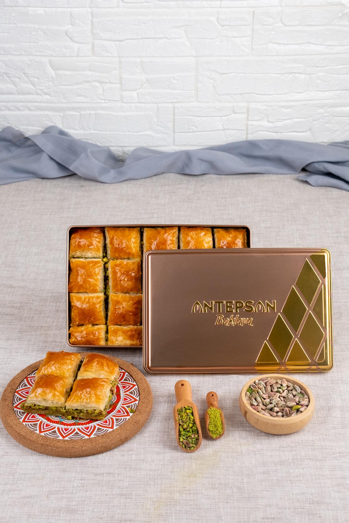 Antep Fıstıklı Kare Baklava Özel Hediye Kutulu 800 G