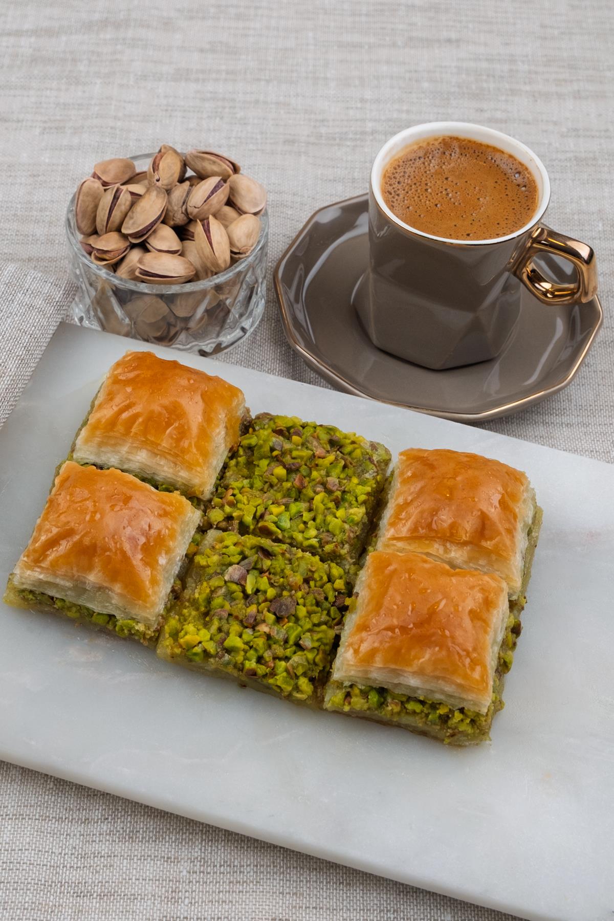 Antep Fıstıklı Kuru Baklava Özel Hediye Kutulu 950 G