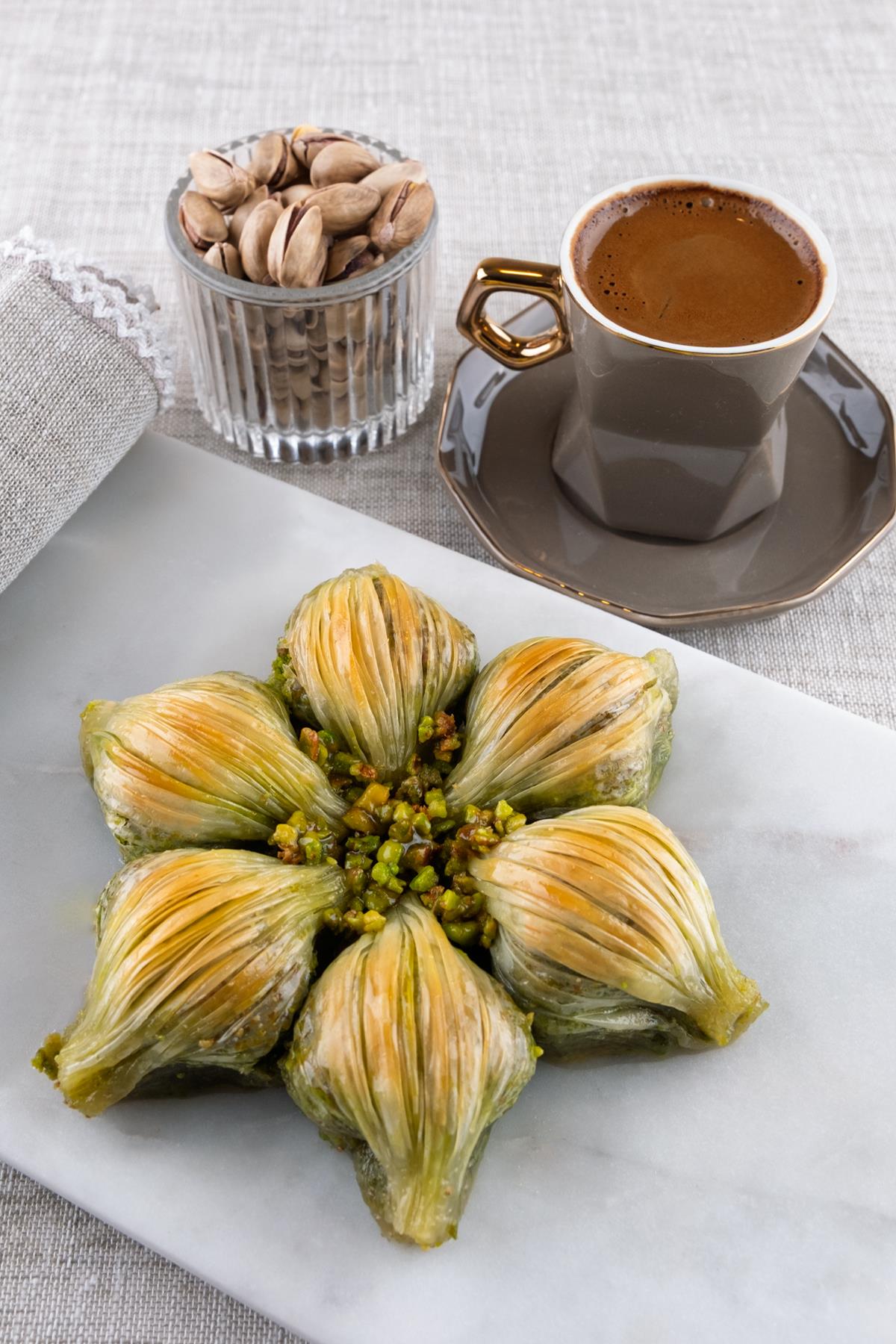 Antep Fıstıklı Midye Baklava Özel Hediye Kutulu 850 G