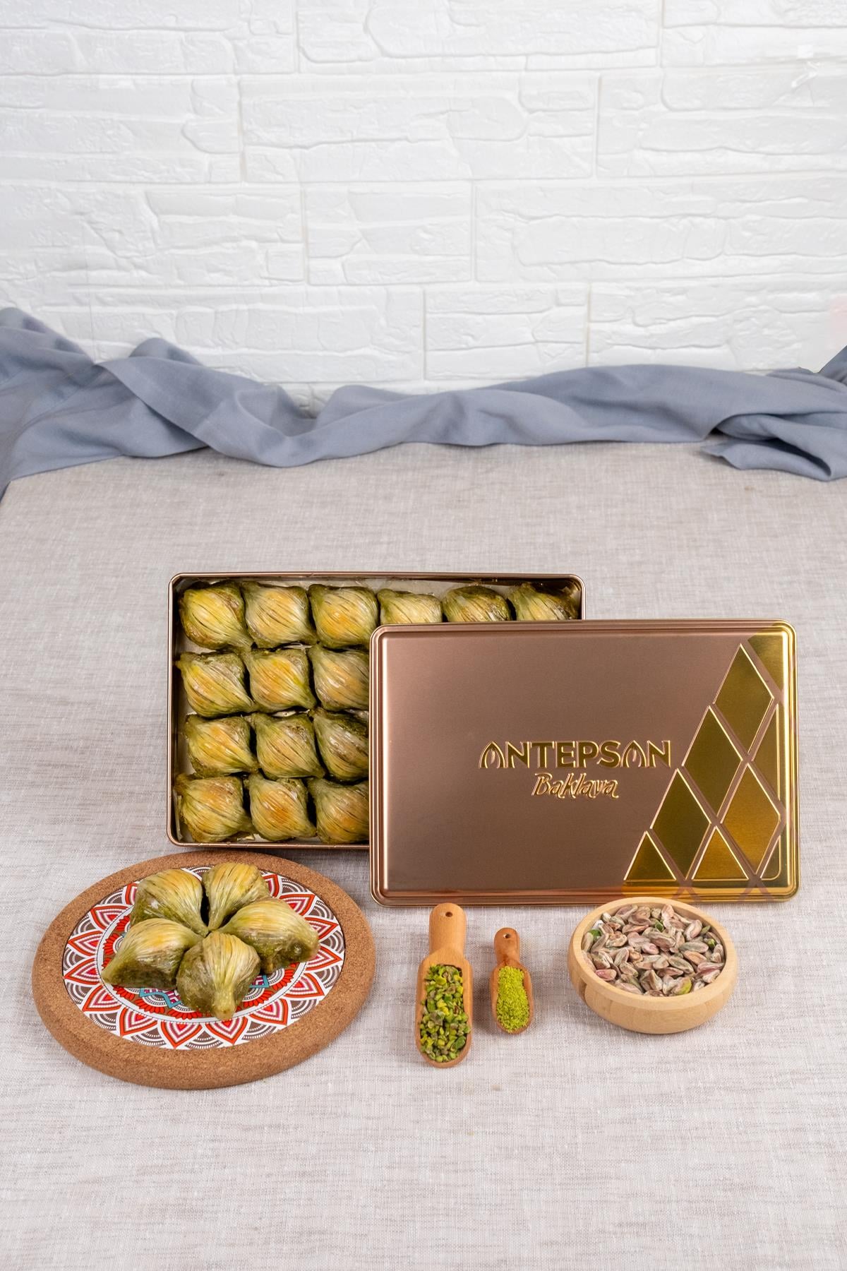 Antep Fıstıklı Midye Baklava Özel Hediye Kutulu 850 G