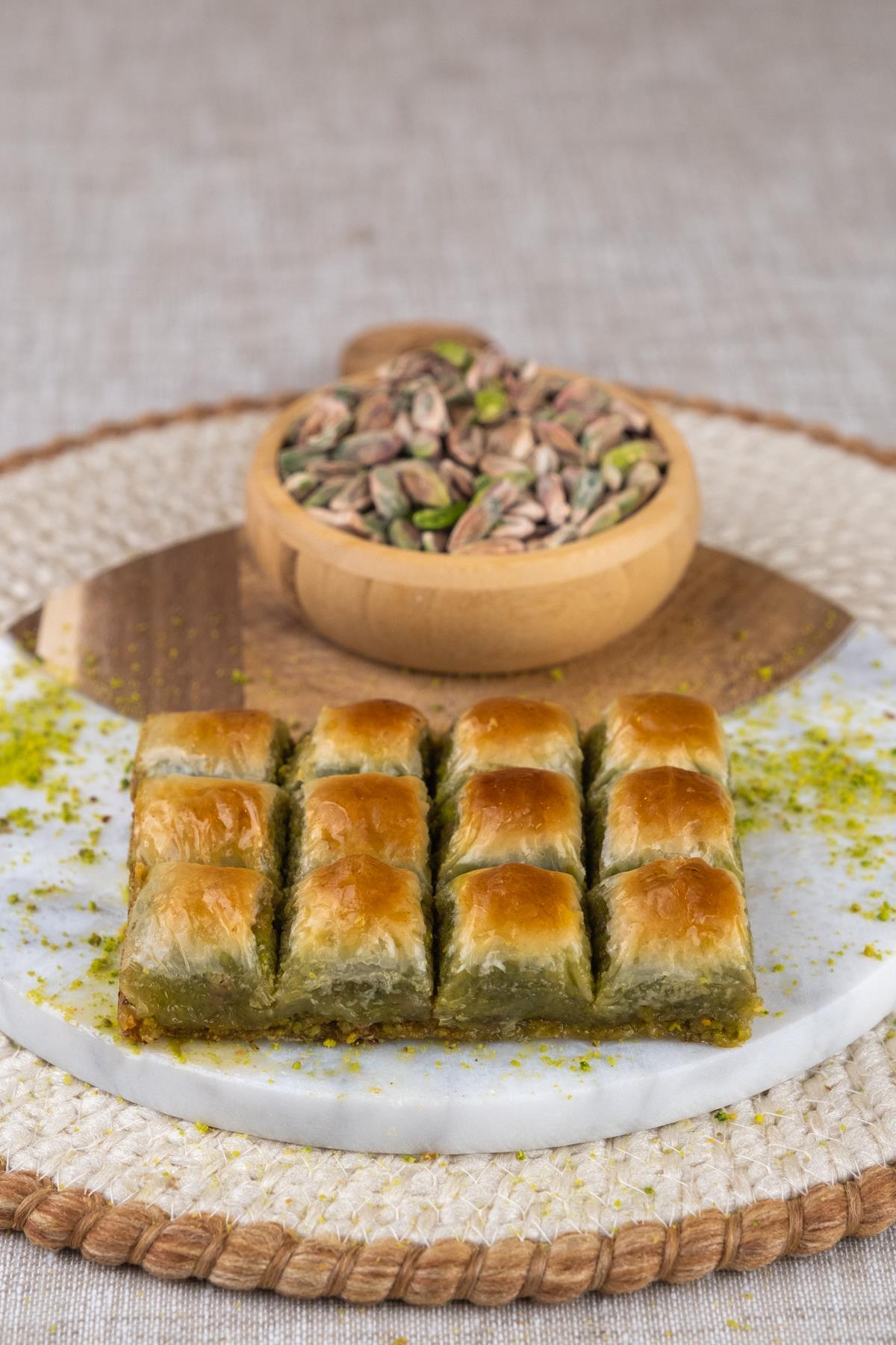 Antep Fıstıklı Özel Kesim Baklava Özel Hediye Kutulu 850 G