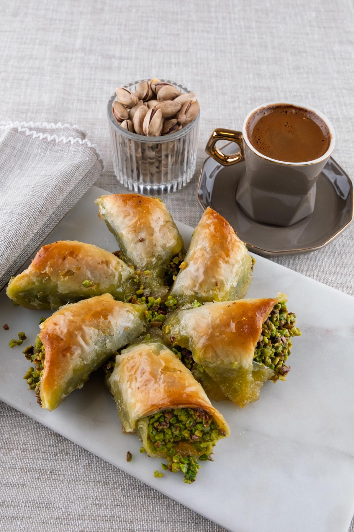 Antep Fıstıklı Şöbiyet Baklava Özel Hediye Kutulu 950 G
