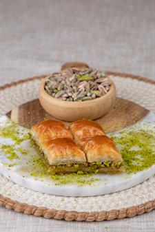Antep Fıstıklı Baklava Özel Hediye Kutulu 950 G