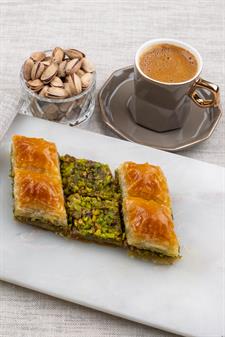 Antep Fıstıklı Baklava Özel Hediye Kutulu 950 G