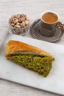Antep Fıstıklı Havuç Dilimi Baklava Özel Hediye Kutulu 750 G