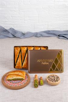 Antep Fıstıklı Havuç Dilimi Baklava Özel Hediye Kutulu 750 G