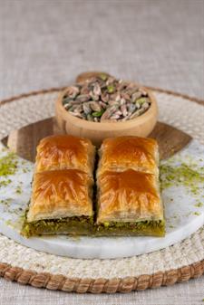 Antep Fıstıklı Kare Baklava Özel Hediye Kutulu 800 G