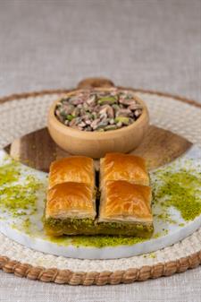Antep Fıstıklı Kuru Baklava Özel Hediye Kutulu 950 G