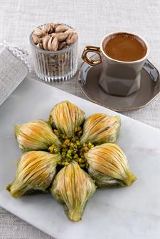 Antep Fıstıklı Midye Baklava Özel Hediye Kutulu 850 G