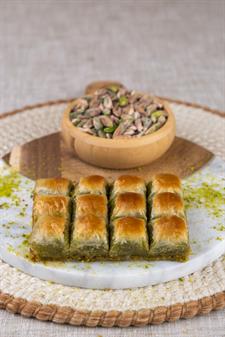 Antep Fıstıklı Özel Kesim Baklava Özel Hediye Kutulu 850 G