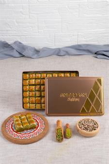 Antep Fıstıklı Özel Kesim Baklava Özel Hediye Kutulu 850 G