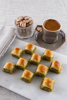 Antep Fıstıklı Özel Kesim Baklava Özel Hediye Kutulu 850 G