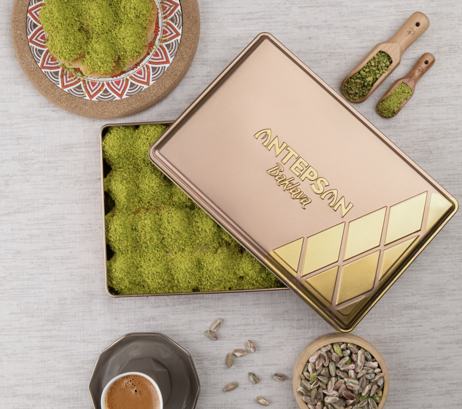 Antep Fıstıklı Bülbül Yuvası Baklava Özel Hediye Kutulu 600 Gr