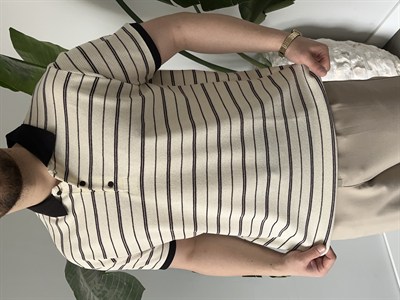 Basic Krem Düğme Detaylı Çizgili Tişört 