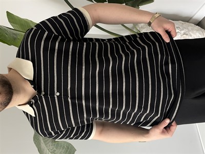 Basic Siyah Düğme Detaylı Çizgili Tişört 