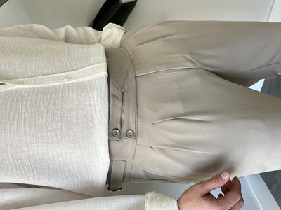 Kemer Detaylı Kumaş Pantolon Krem