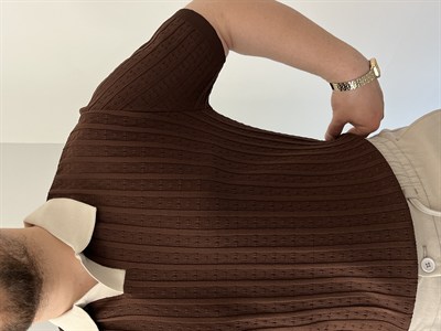 Premium Dokulu Hemşire Yaka Triko Tişört Kahverengi 