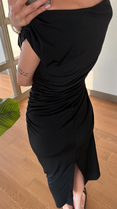 Drapeli Yırtmaç Detay Siyah Elbise