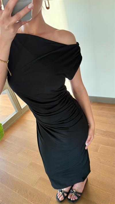 Drapeli Yırtmaç Detay Siyah Elbise