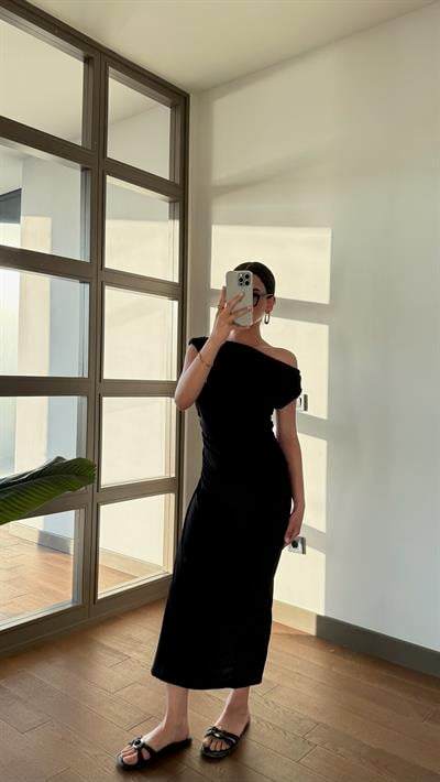 Drapeli Yırtmaç Detay Siyah Elbise