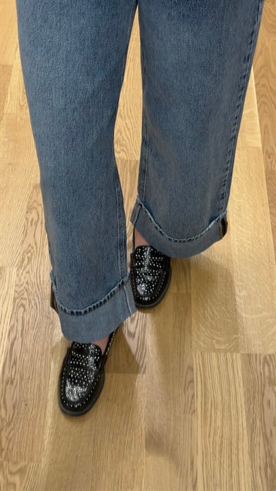Paçası Kıvrık Denim Jean