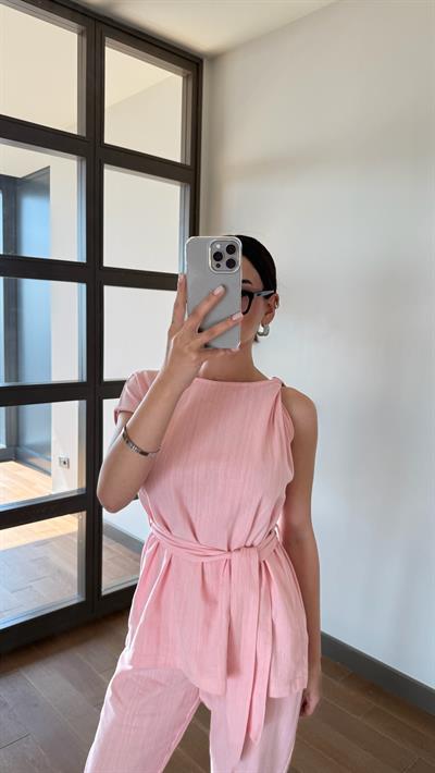 Pembe Omuz Burmalı Bluz Pantolon Takım