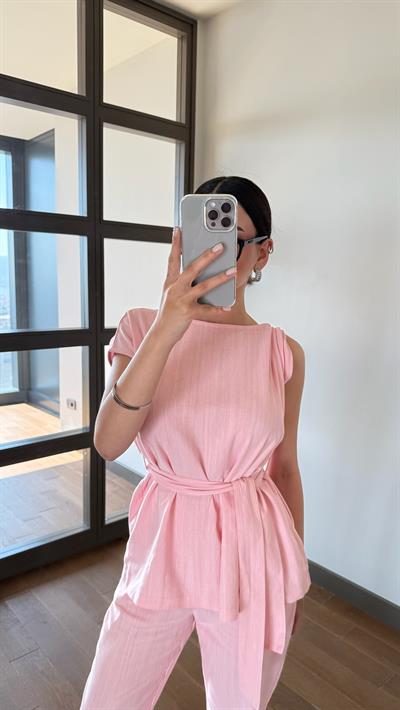 Pembe Omuz Burmalı Bluz Pantolon Takım