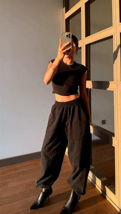 Siyah Bel Lastik Detaylı Pantolon