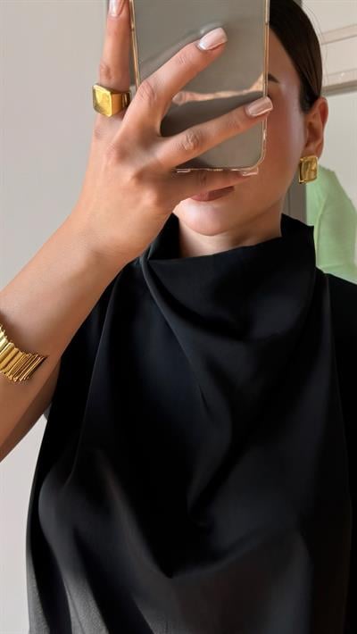 Siyah Vatkalı Saten Bluz