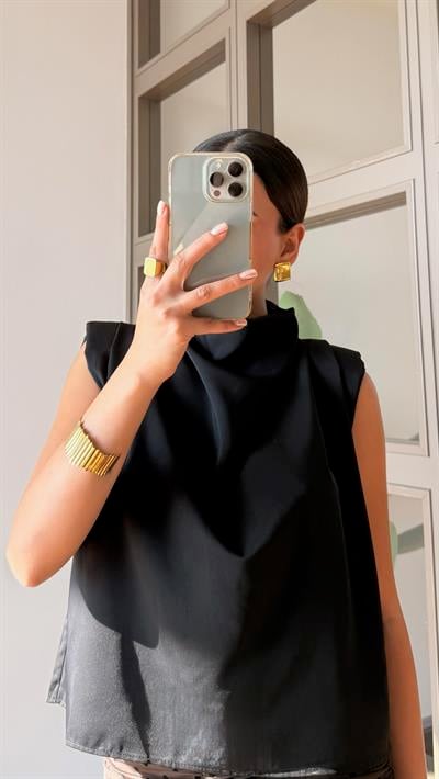 Siyah Vatkalı Saten Bluz