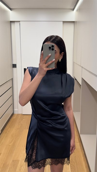 Yırtmaç Dantel Detay Lacivert Elbise