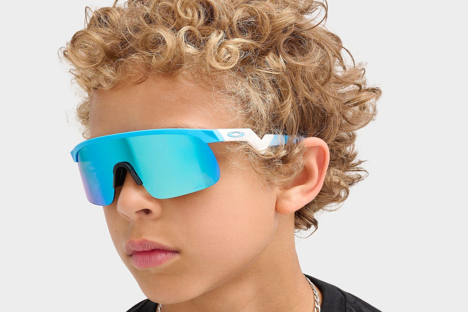 Oakley Çocuk Gözlüğü: Cam Kalitesi ve En Popüler Modeller