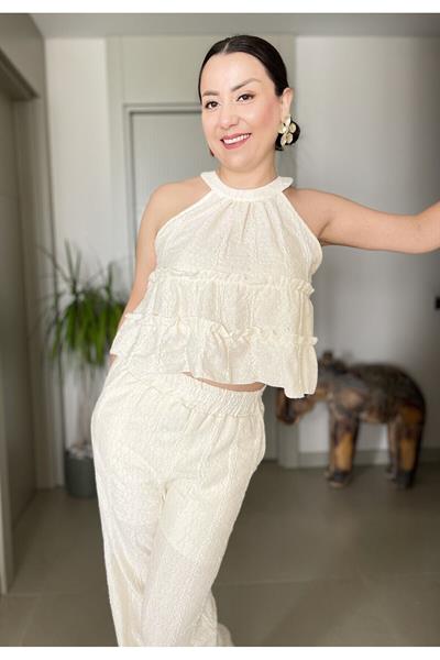 Güpürlü Halter Yaka Crop Bluz İç Göstermeyen Şort Astarlı Pantolon Takım