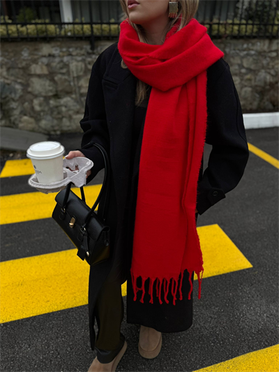  Kırmızı Yün Atkı