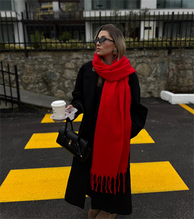  Kırmızı Yün Atkı