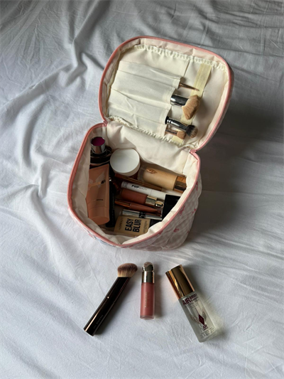  Pembe Fiyonk Detaylı Makyaj Çantası